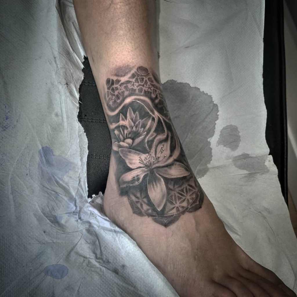 tatuajes palencia tatuaje flores realismo
