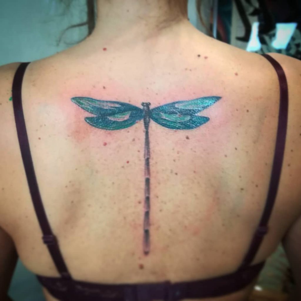 libélula color realismo tatuajes palencia tattoo
