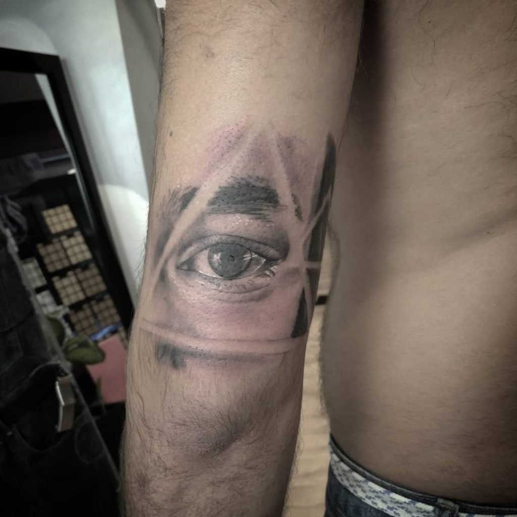 ojo realista realismo tatuaje tienda palencia el chorro arts raul